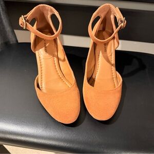 Lucky Brand Kalicia caramel colored womans suede heels
